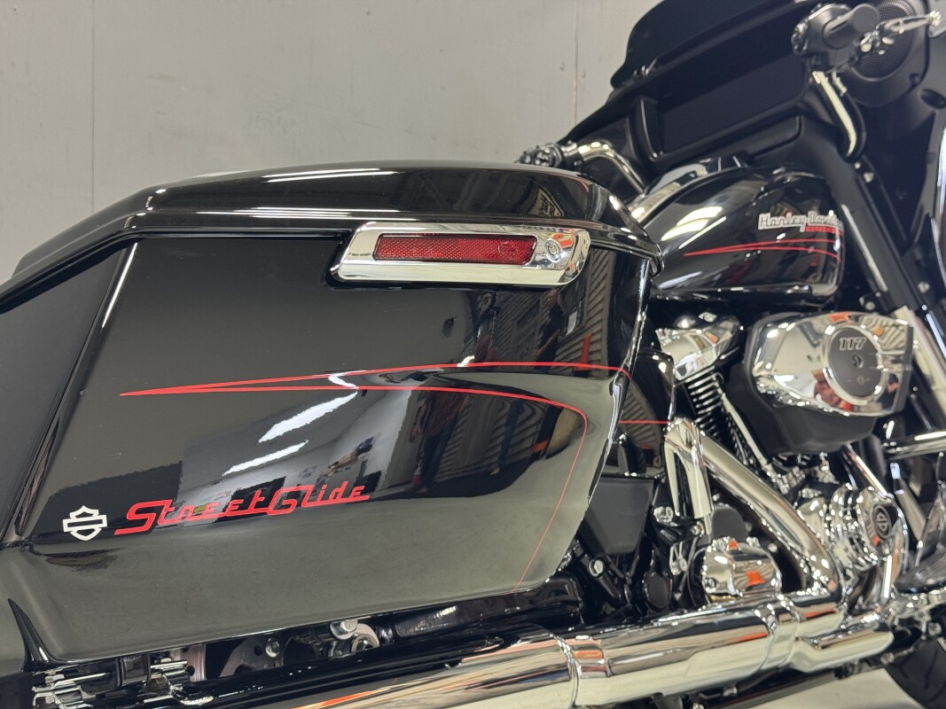 FLHX 2025 Street Glide - Photo 7
