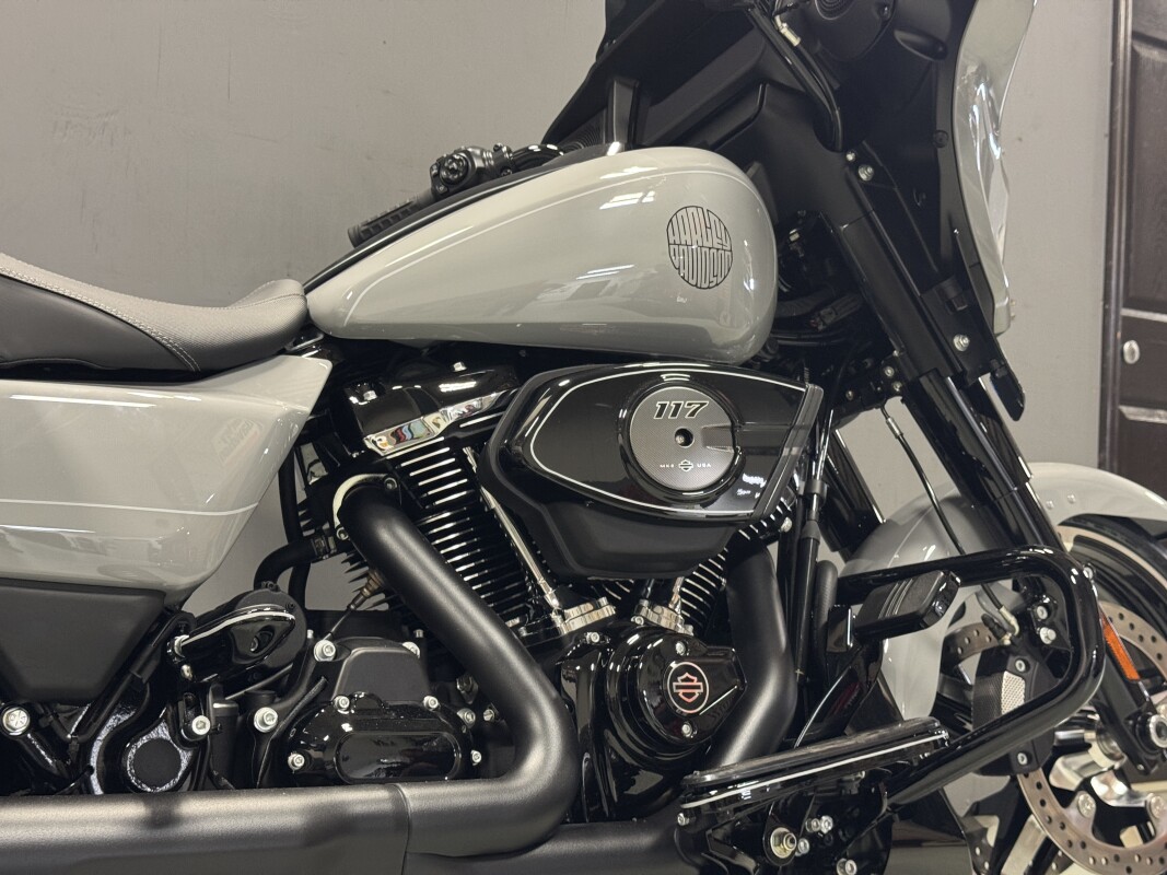 FLHX 2025 Street Glide - Photo 8