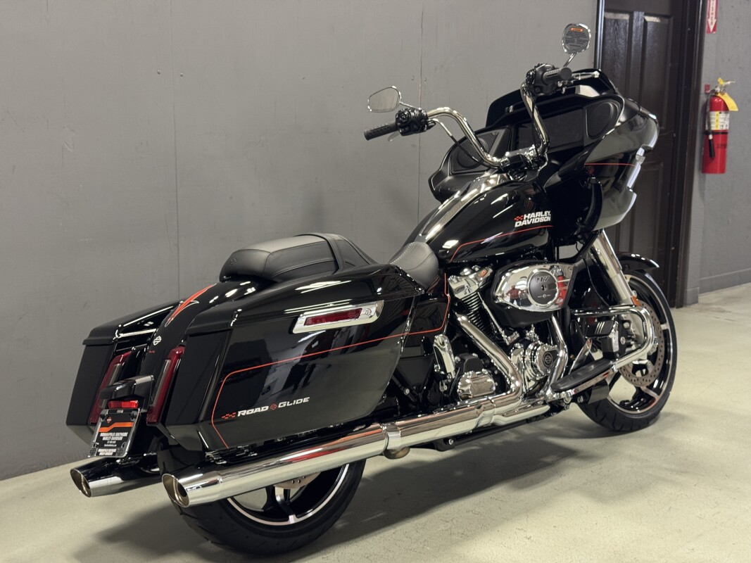 FLTRX 2025 Road Glide - Photo 5