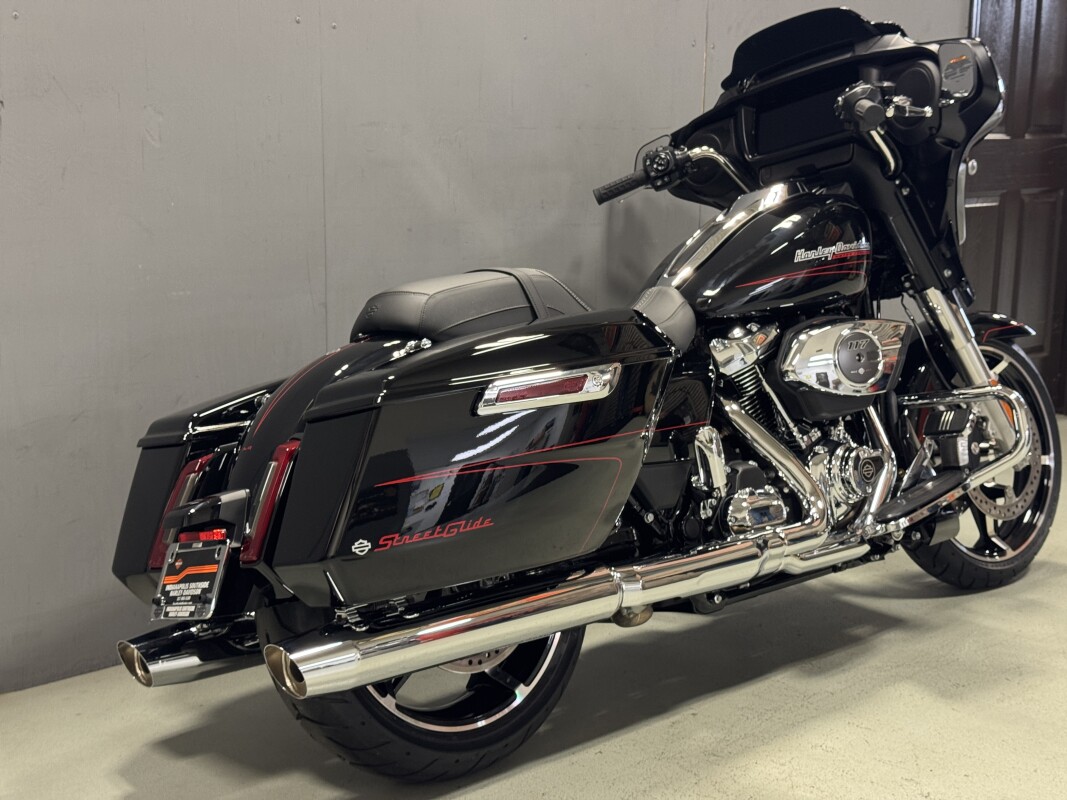FLHX 2025 Street Glide - Photo 5