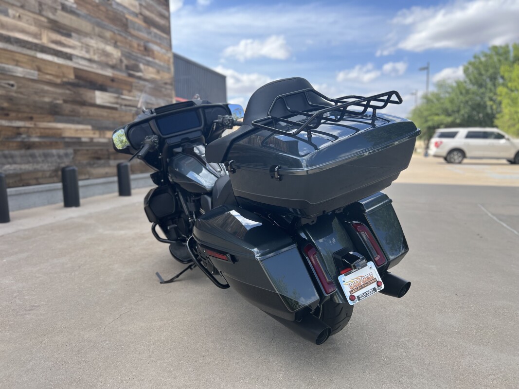 2025 Harley-Davidson Street Glide Ultra Iron Horse Metallic / Vivid Black - Black Finis - Photo 6
