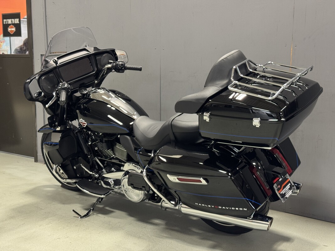 FLHXU 2025 Street Glide Ultra - Photo 6