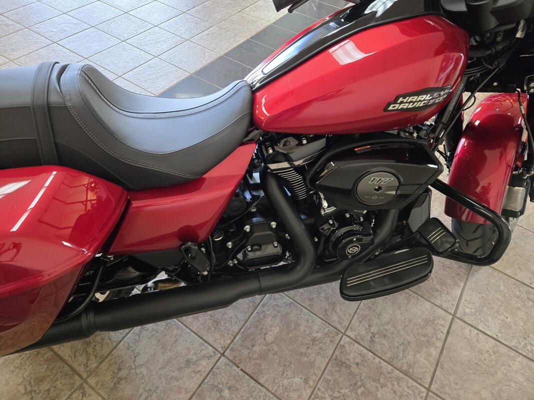 2025 Harley-Davidson Street Glide Brilliant Red - Black Finish - Photo 2