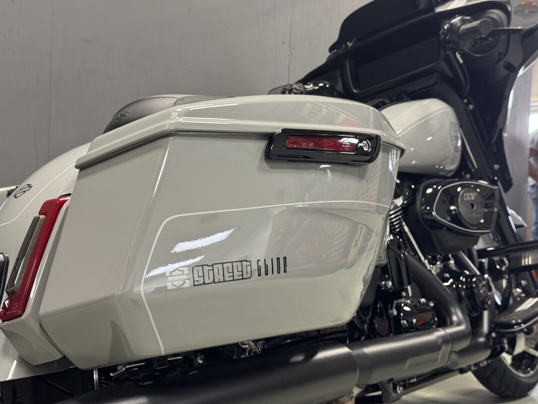 FLHX 2025 Street Glide - Photo 7