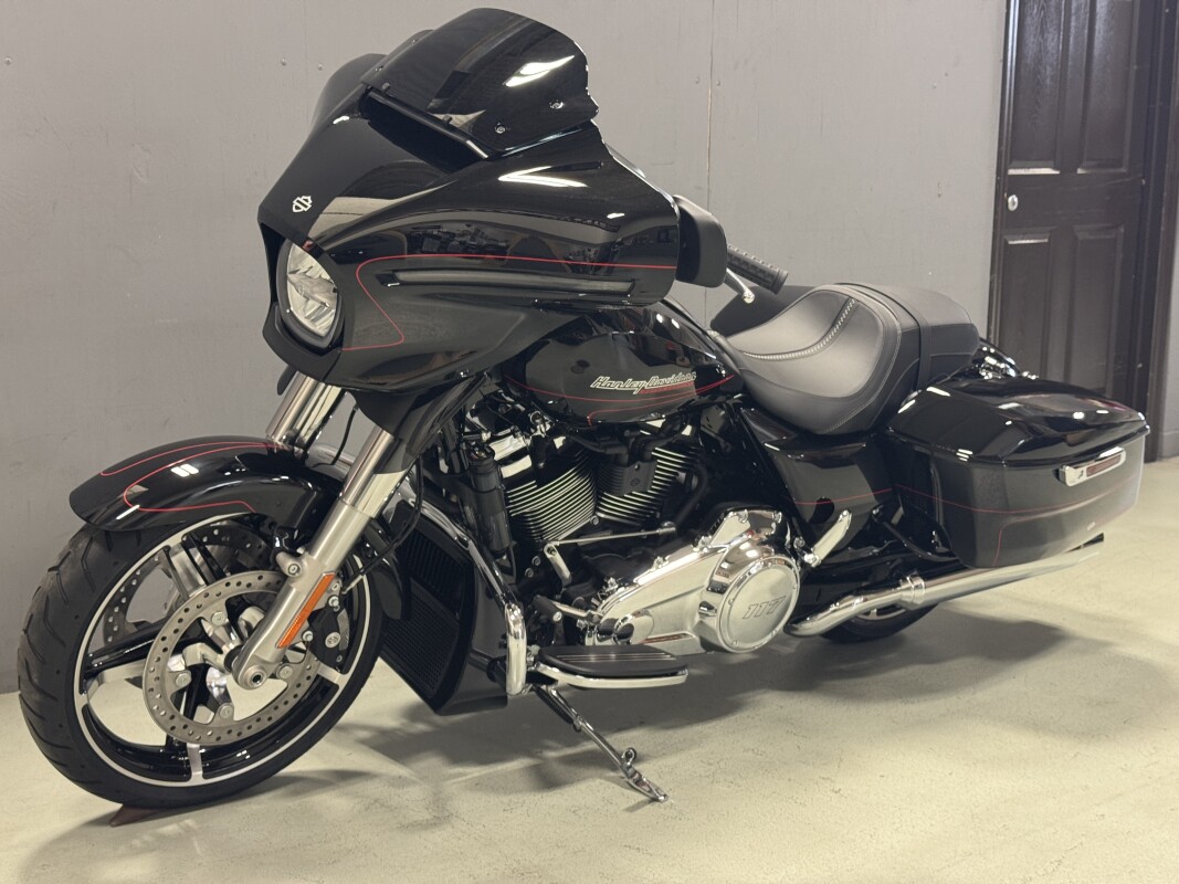 FLHX 2025 Street Glide - Photo 4