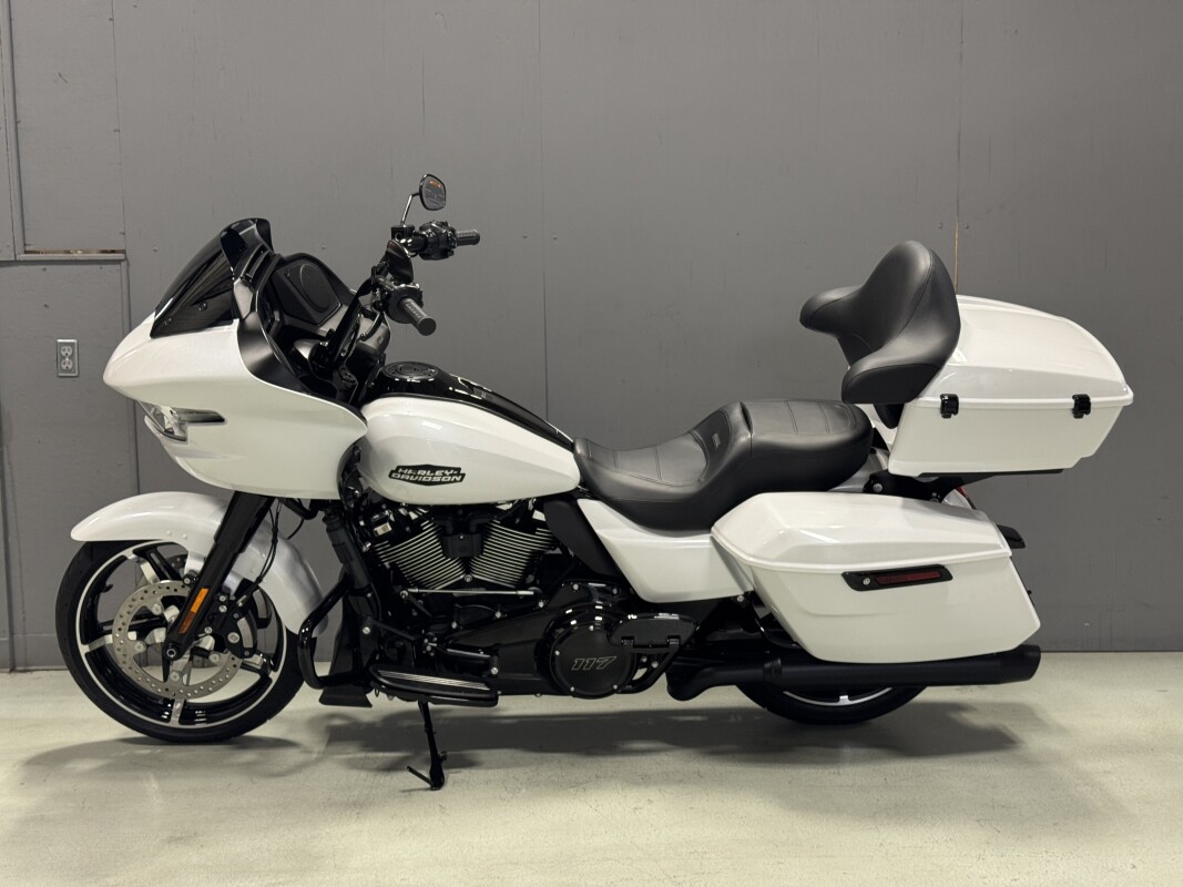 FLTRX 2025 Road Glide - Photo 2
