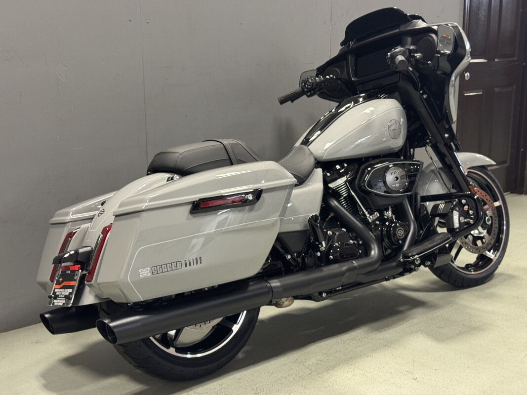 FLHX 2025 Street Glide - Photo 5