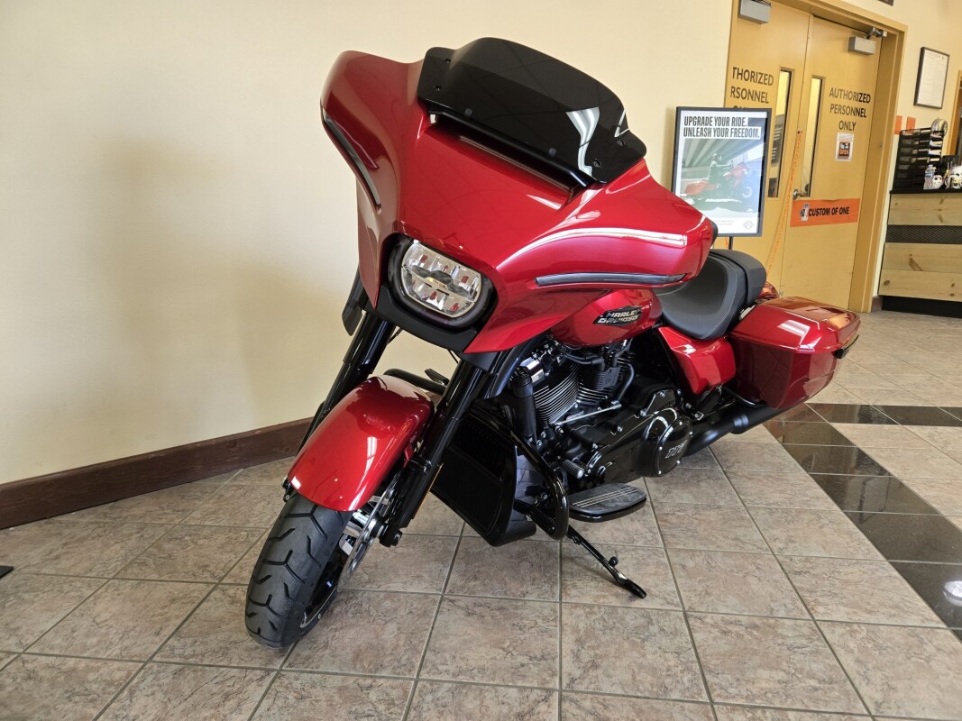 2025 Harley-Davidson Street Glide Brilliant Red - Black Finish - Photo 5