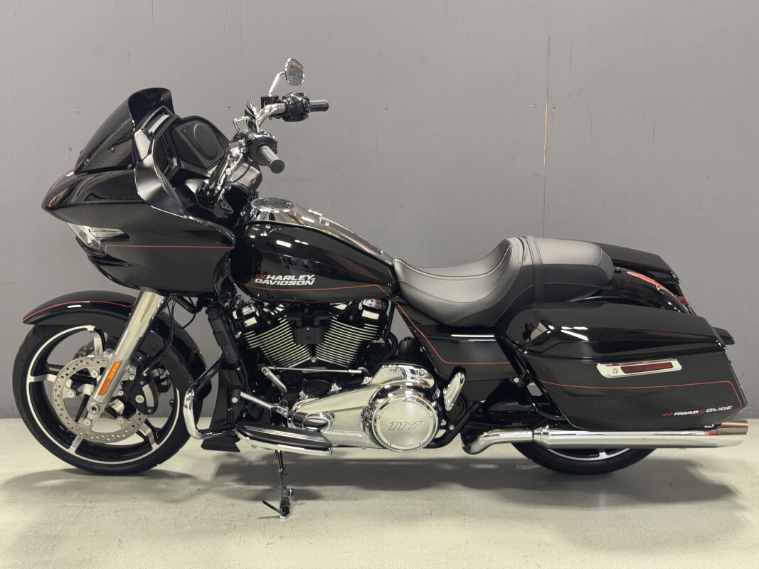 FLTRX 2025 Road Glide - Photo 2