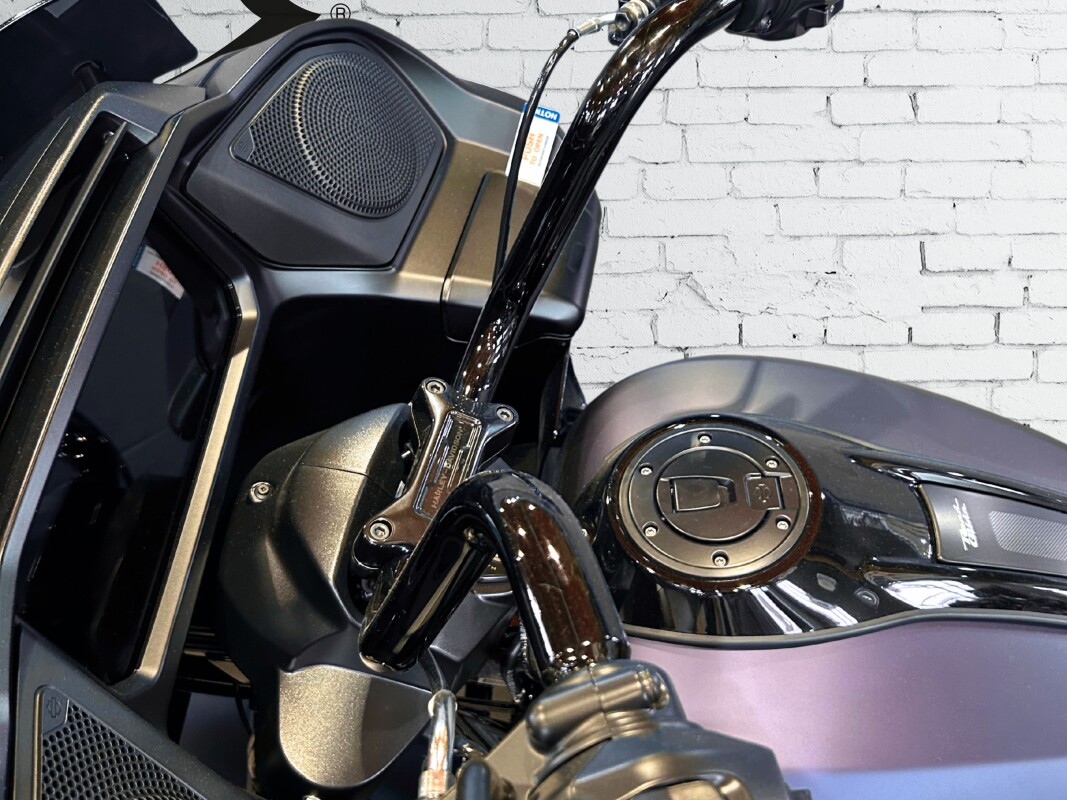 2025 Harley-Davidson Road Glide Purple Abyss Denim - Black Finish - Photo 9