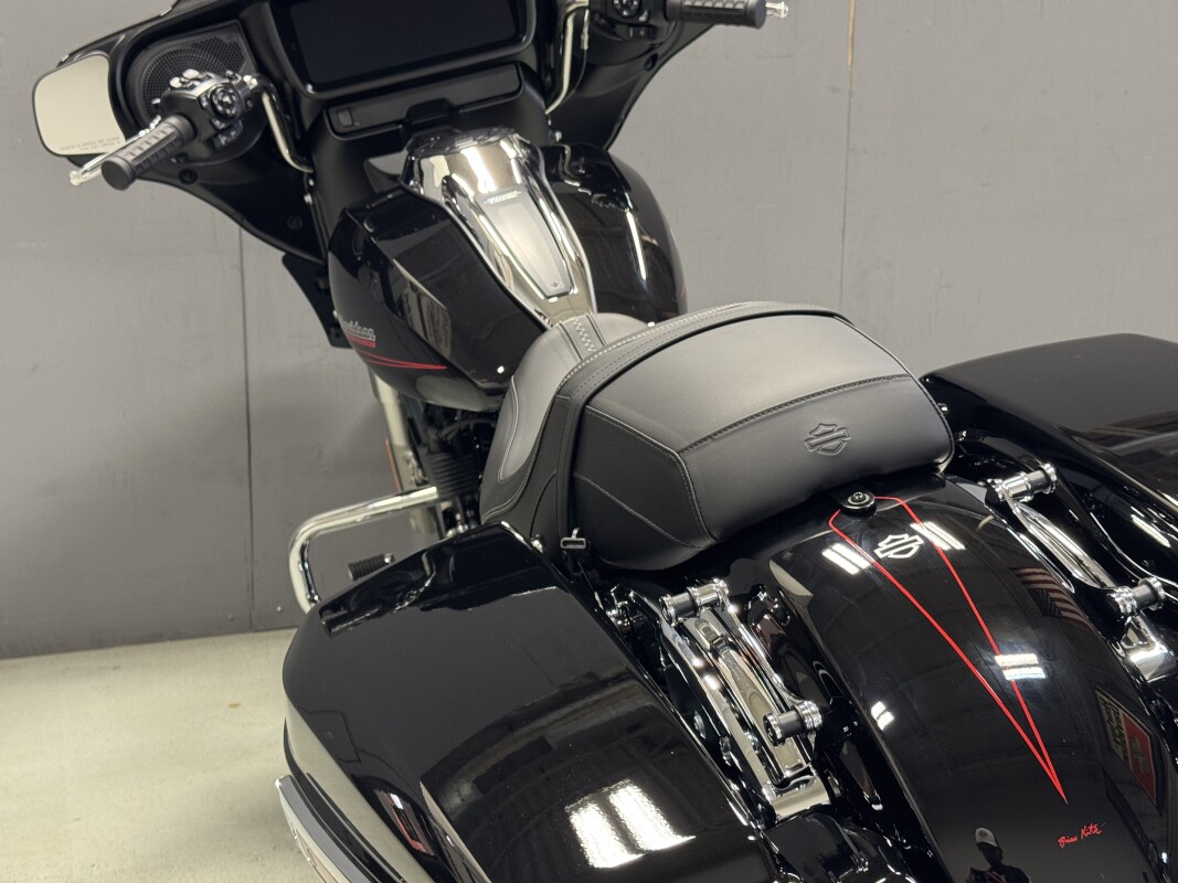 FLHX 2025 Street Glide - Photo 9