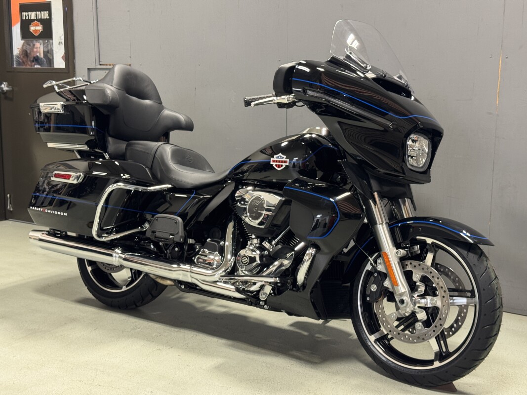 FLHXU 2025 Street Glide Ultra - Photo 3