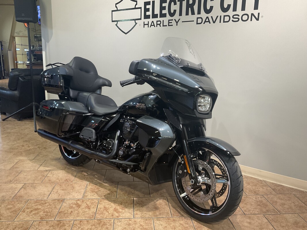 2025 Harley-Davidson Street Glide Ultra Iron Horse Metallic / Vivid Black - FLHXU - Photo 3