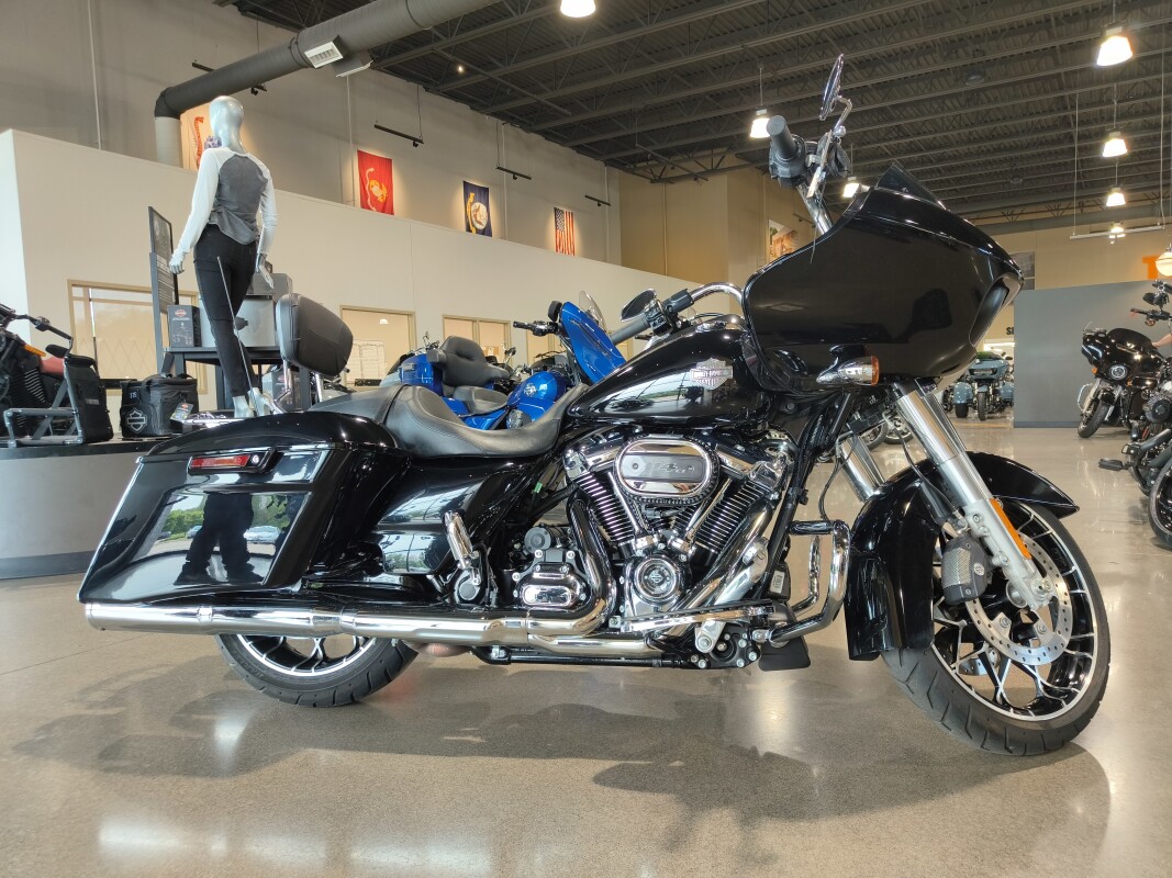 2022 Harley-Davidson Road Glide Special Vivid Black - Black Finish