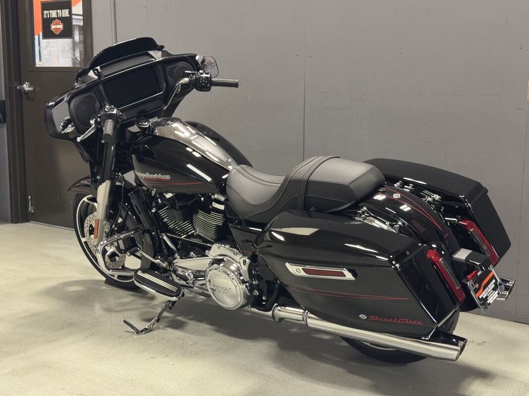 FLHX 2025 Street Glide - Photo 6