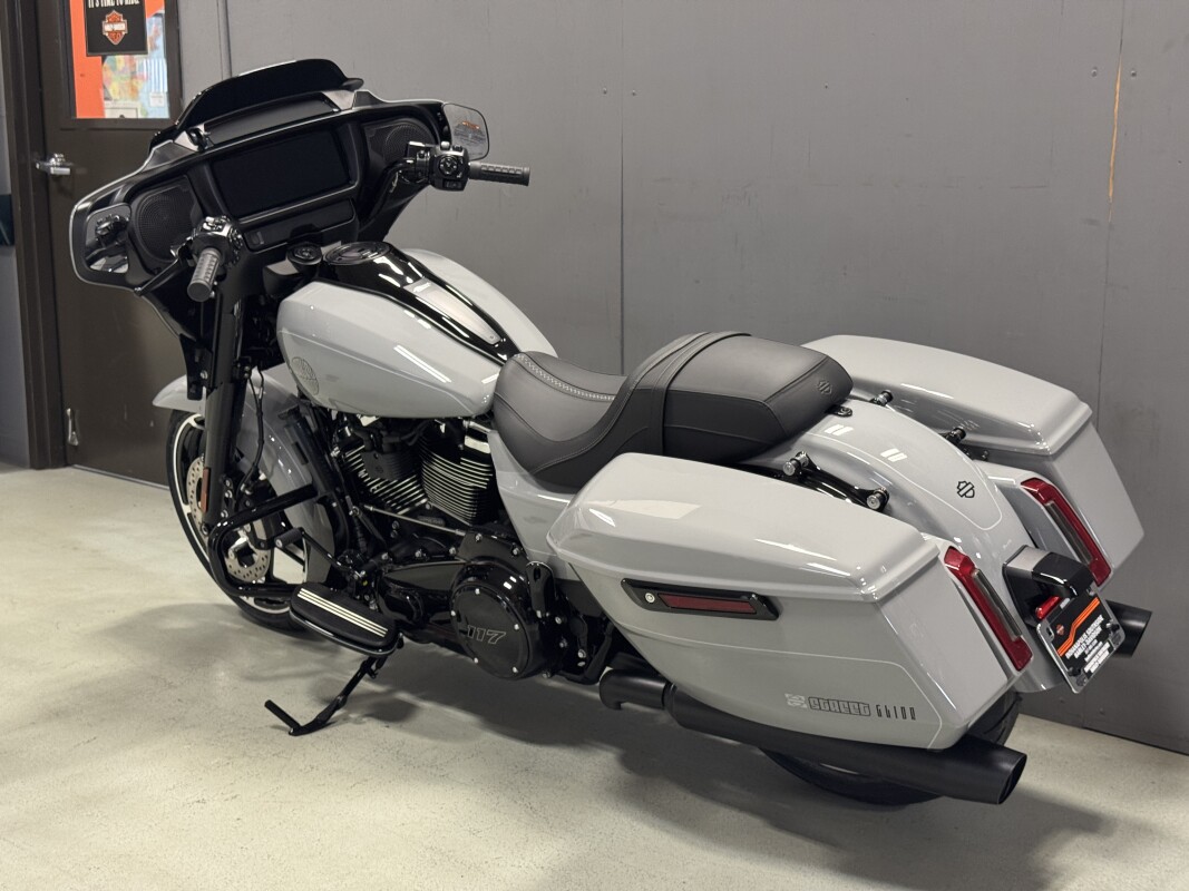 FLHX 2025 Street Glide - Photo 6