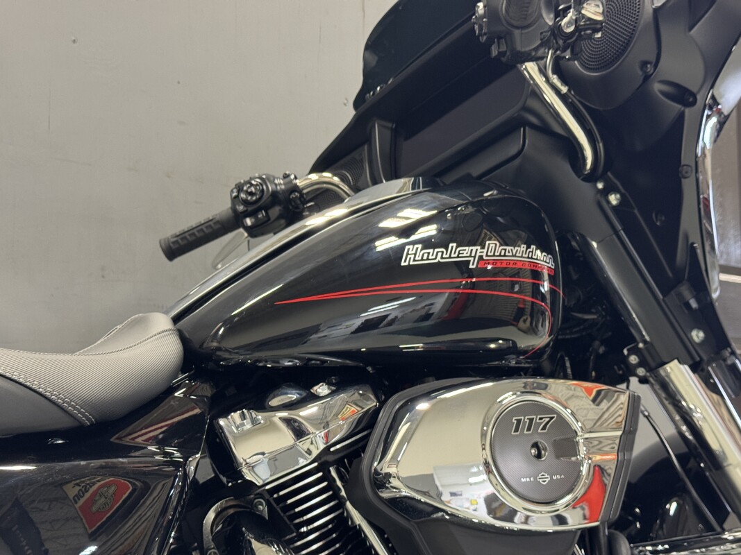 FLHX 2025 Street Glide - Photo 8