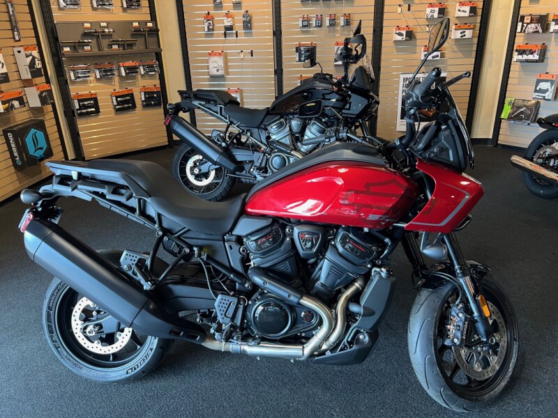 2025 Harley-Davidson<sup>®</sup> Pan America® 1250 ST Brilliant Red