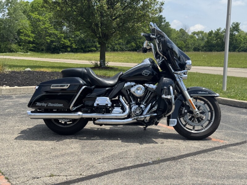 2015 Harley-Davidson<sup>®</sup> Electra Glide<sup>®</sup> Ultra Classic<sup>™</sup> Vivid Black