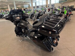 2017 Harley Davidson CVO Street Glide FLHXSE thumb 1