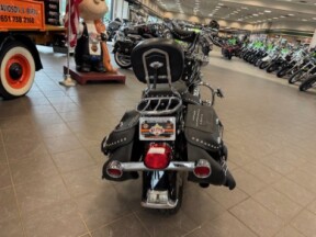 2016 Harley-Davidson Heritage Softail Classic FLSTC thumb 2