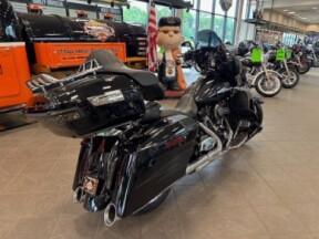 2017 Harley Davidson CVO Street Glide FLHXSE thumb 3