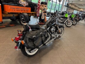 2015 Harley-Davidson Heritage Softail Classic FLSTC thumb 3