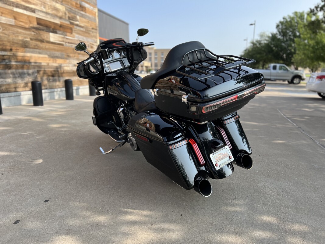 2017 Harley-Davidson CVO Street Glide Dark Slate Candy/Arctic Black with Co - Photo 6