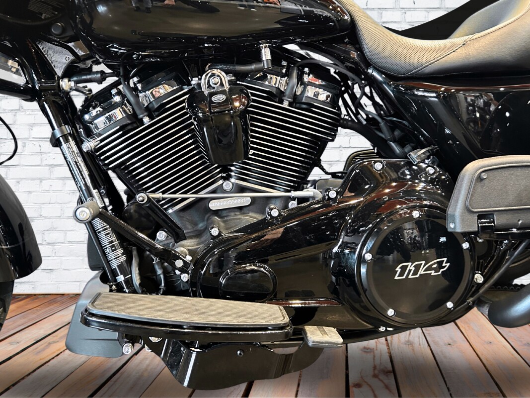 2024 Harley-Davidson Road Glide 3 Vivid Black – Black Finish - Photo 7