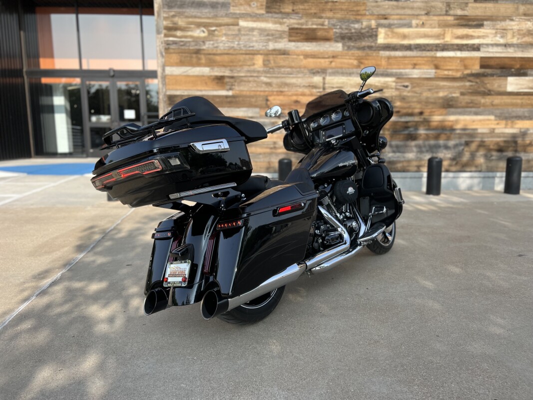 2017 Harley-Davidson CVO Street Glide Dark Slate Candy/Arctic Black with Co - Photo 8