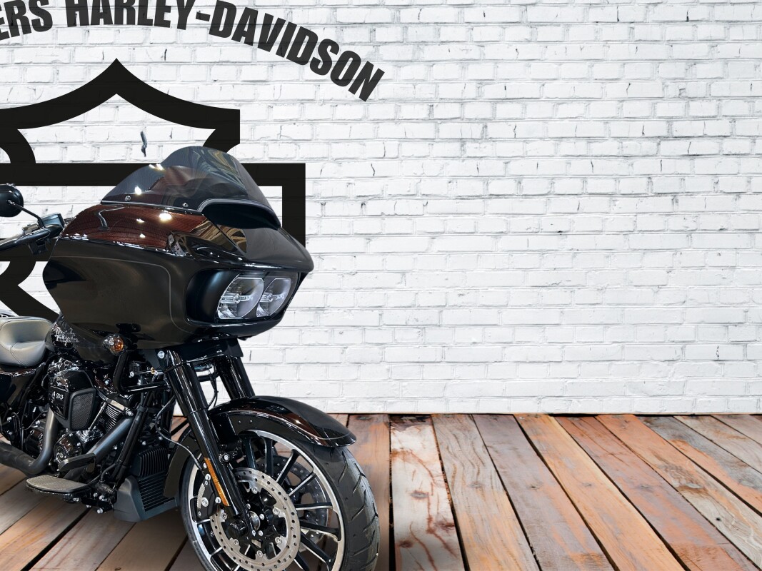 2024 Harley-Davidson Road Glide 3 Vivid Black – Black Finish - Photo 3