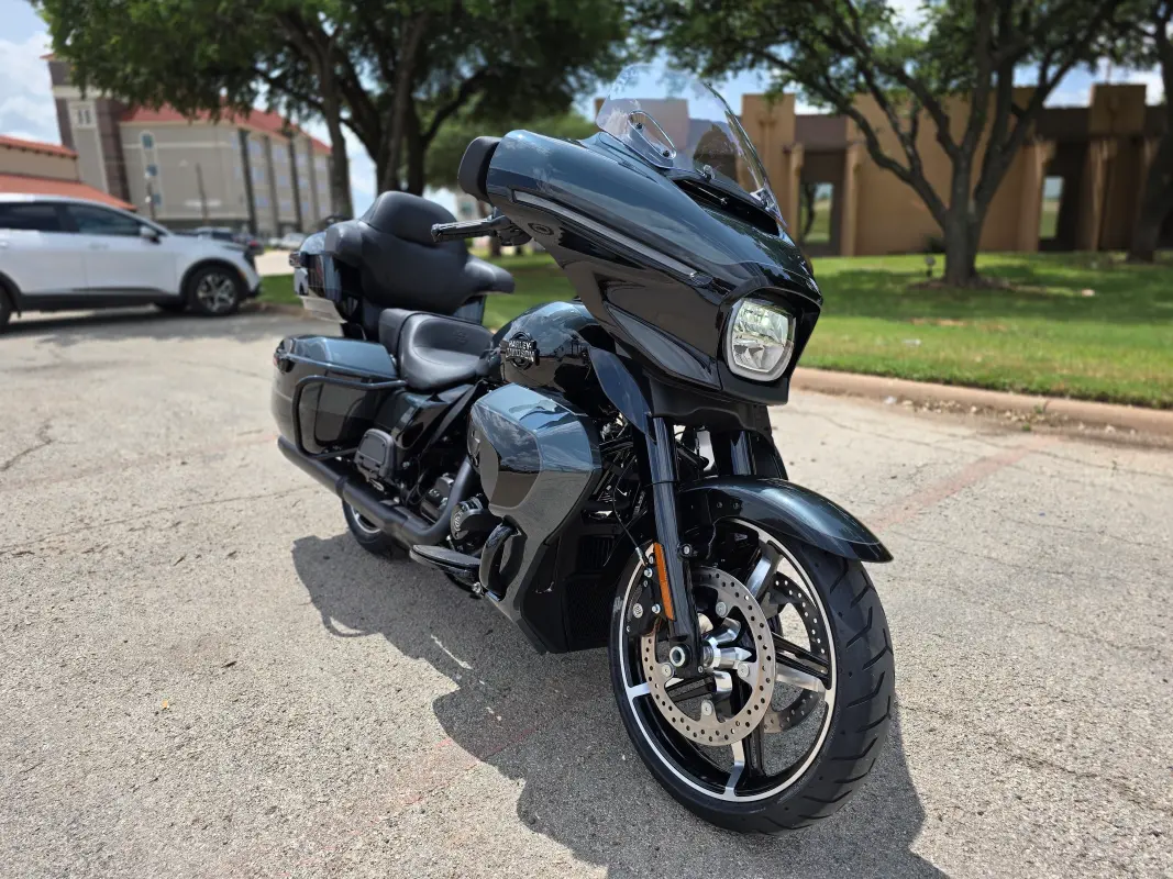 2025 Harley-Davidson Street Glide Ultra - Photo 2