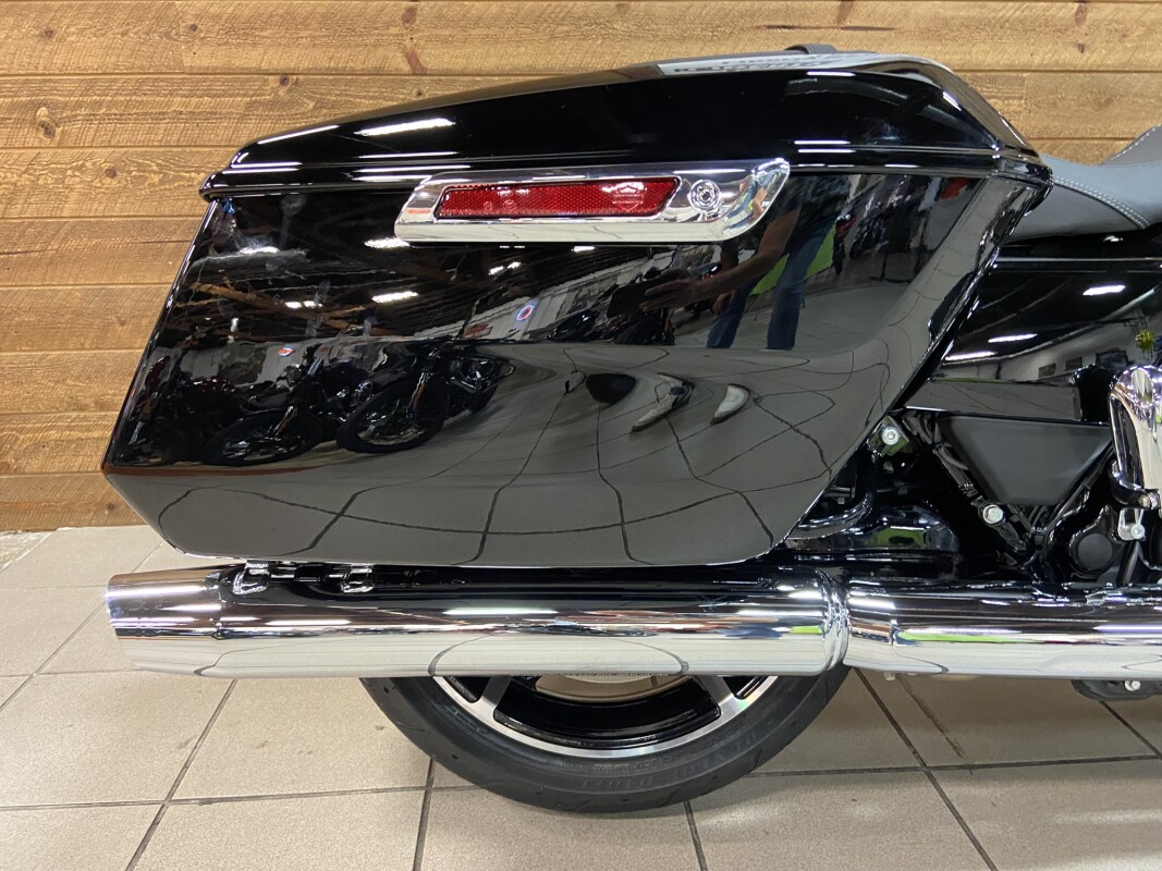 2025 Harley-Davidson Road Glide Vivid Black FLTRX - Photo 5
