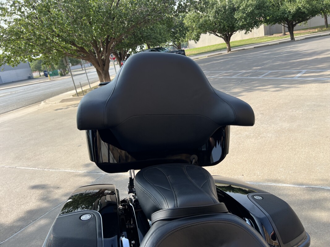 2017 Harley-Davidson CVO Street Glide Dark Slate Candy/Arctic Black with Co - Photo 10