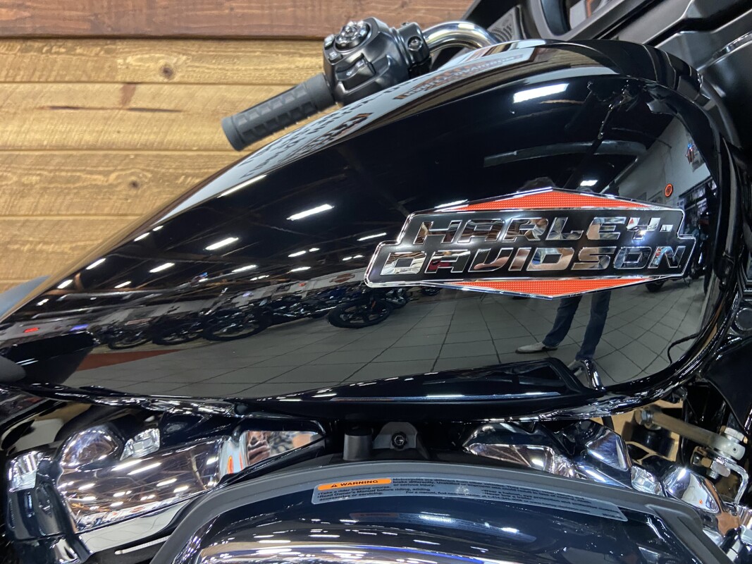 2025 Harley-Davidson Street Glide Vivid Black FLHX - Photo 2