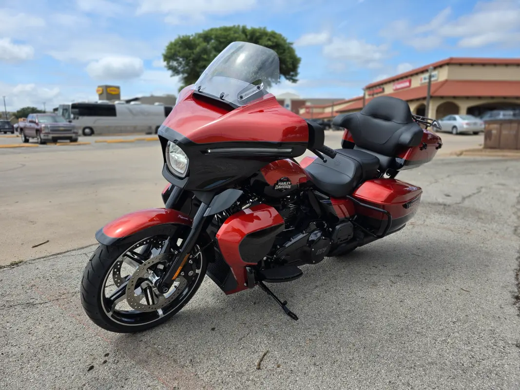 2025 Harley-Davidson Street Glide Ultra - Photo 4