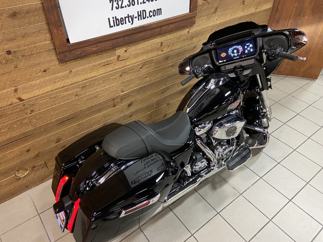 2025 Harley-Davidson Street Glide Vivid Black FLHX - Photo 7