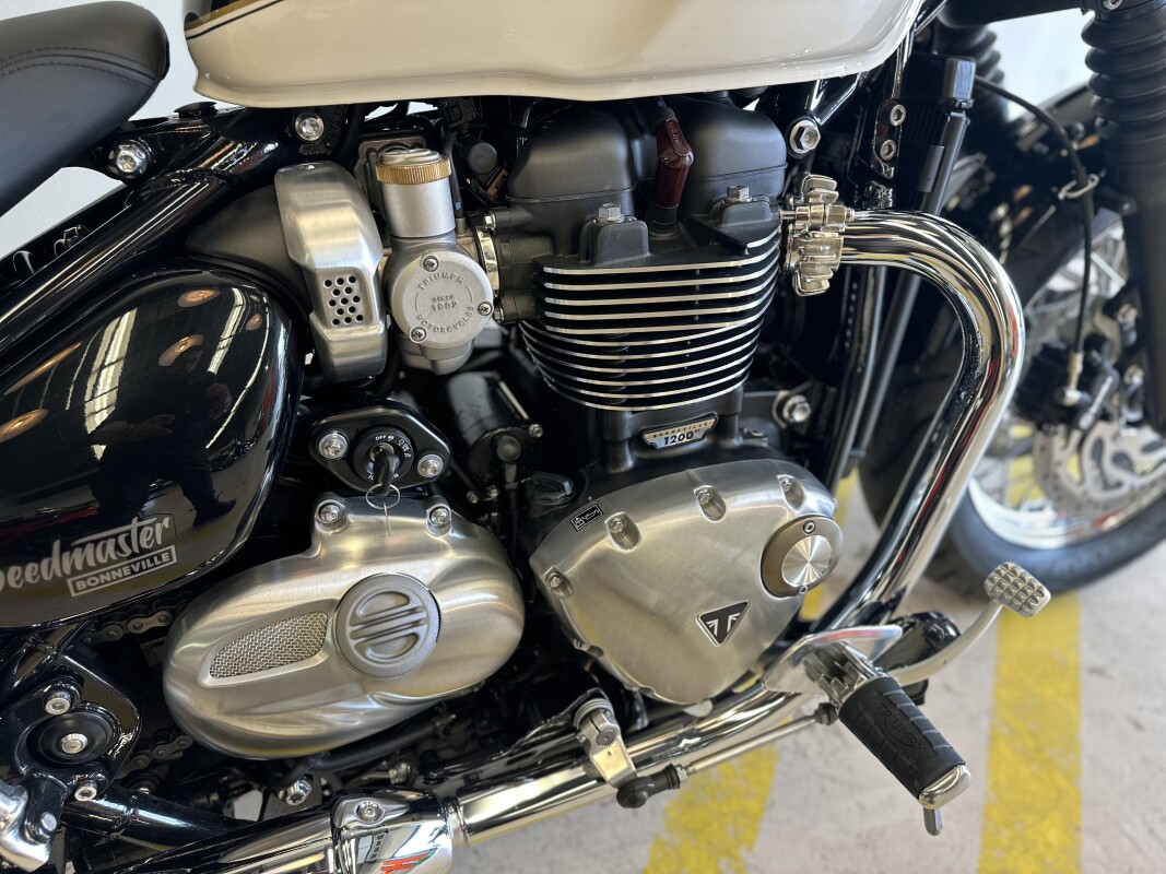 2023 Triumph Bonneville Speedmaster Sapphire Black / Fusion White - Photo 6