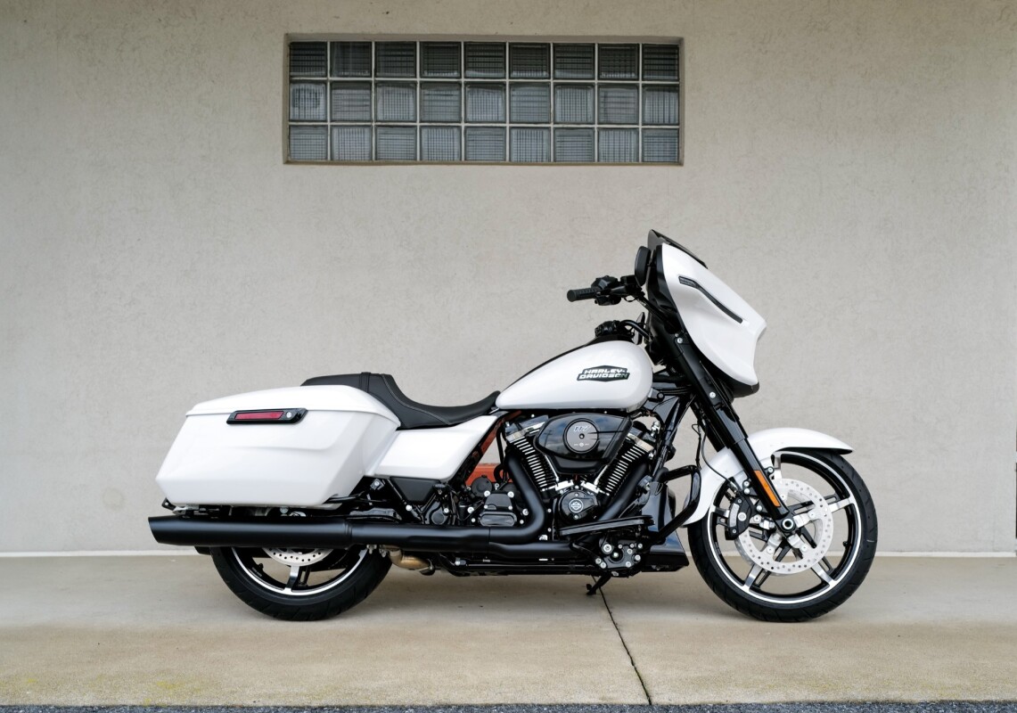 2025 Harley-Davidson Street Glide FLHX White Onyx Pearl - Black Finish