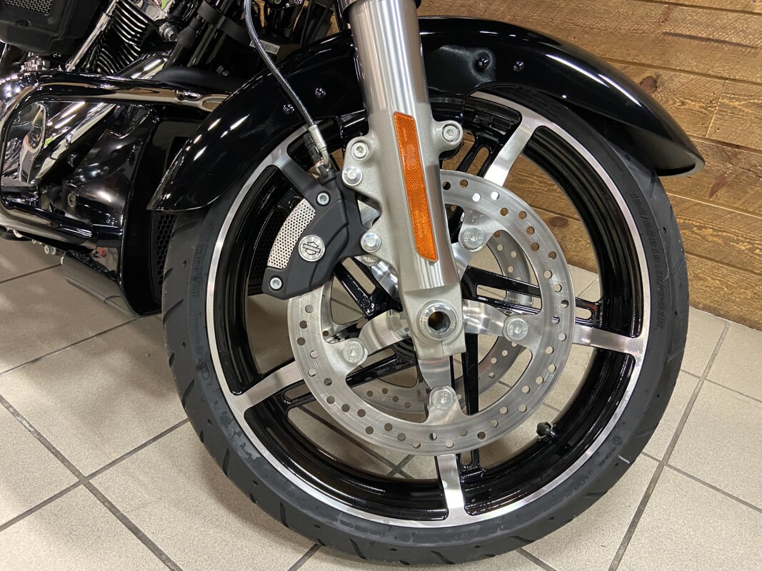 2025 Harley-Davidson Road Glide Vivid Black FLTRX - Photo 4