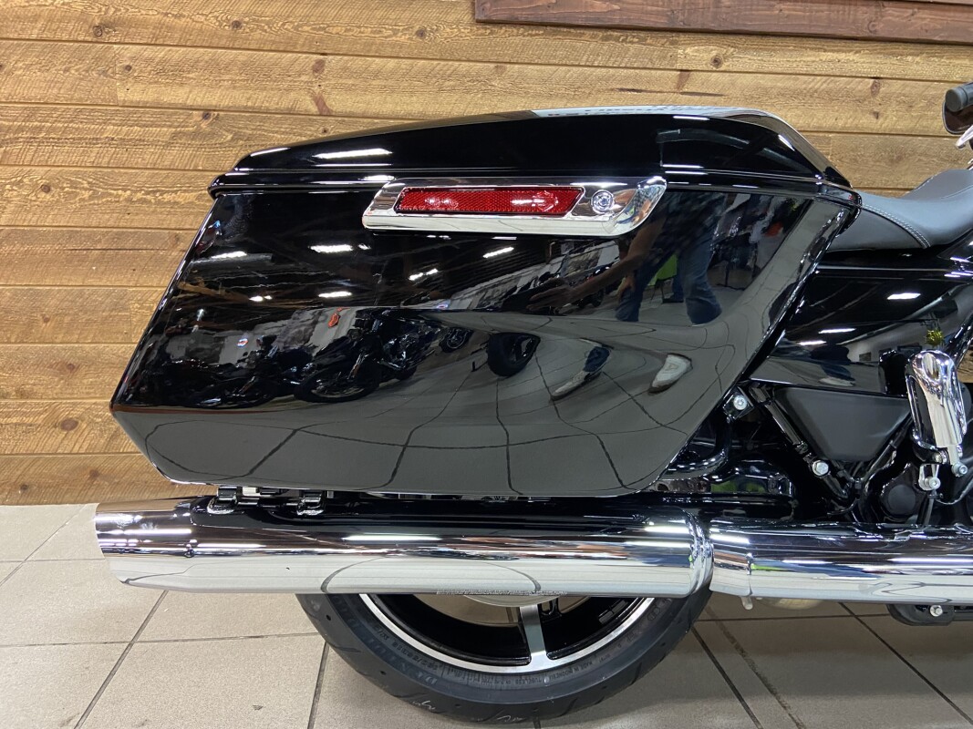 2025 Harley-Davidson Street Glide Vivid Black FLHX - Photo 4