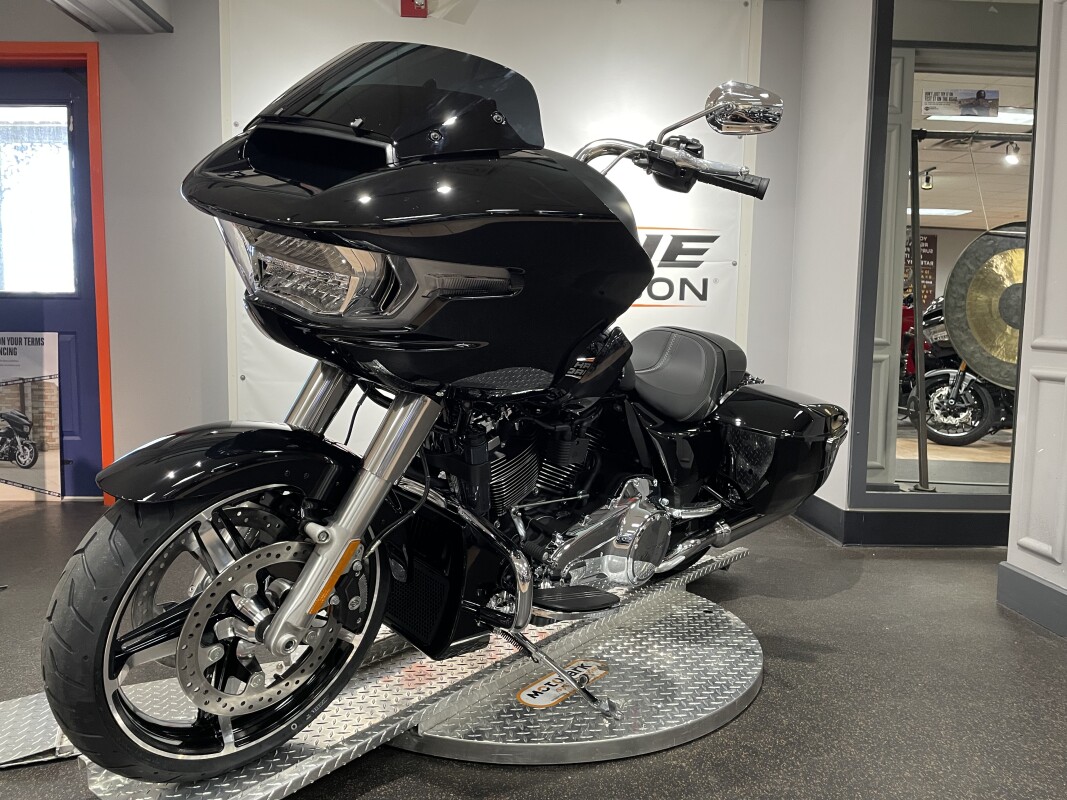 2025 Harley‑Davidson Road Glide FLTRX - Photo 4