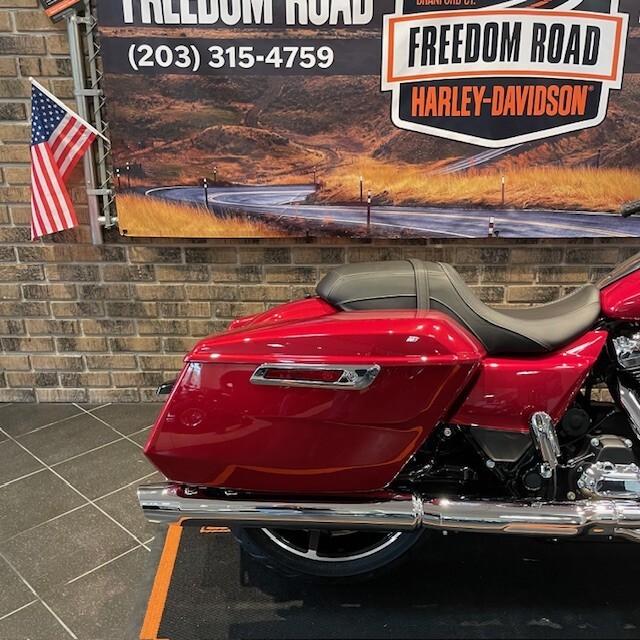 2025 Street Glide (FLHX) - Photo 8