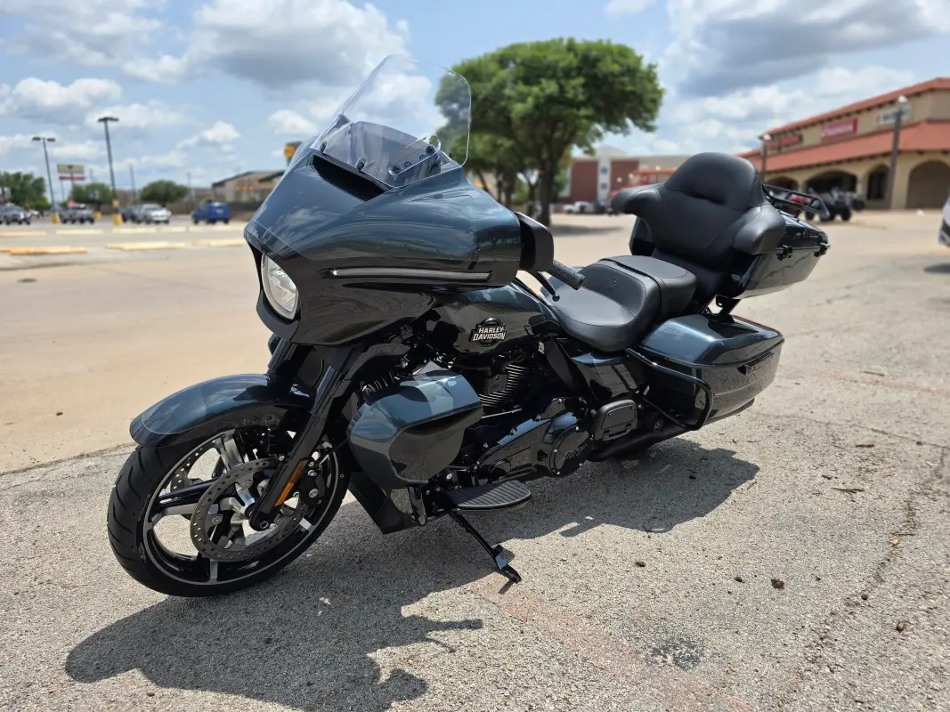 2025 Harley-Davidson Street Glide Ultra - Photo 4