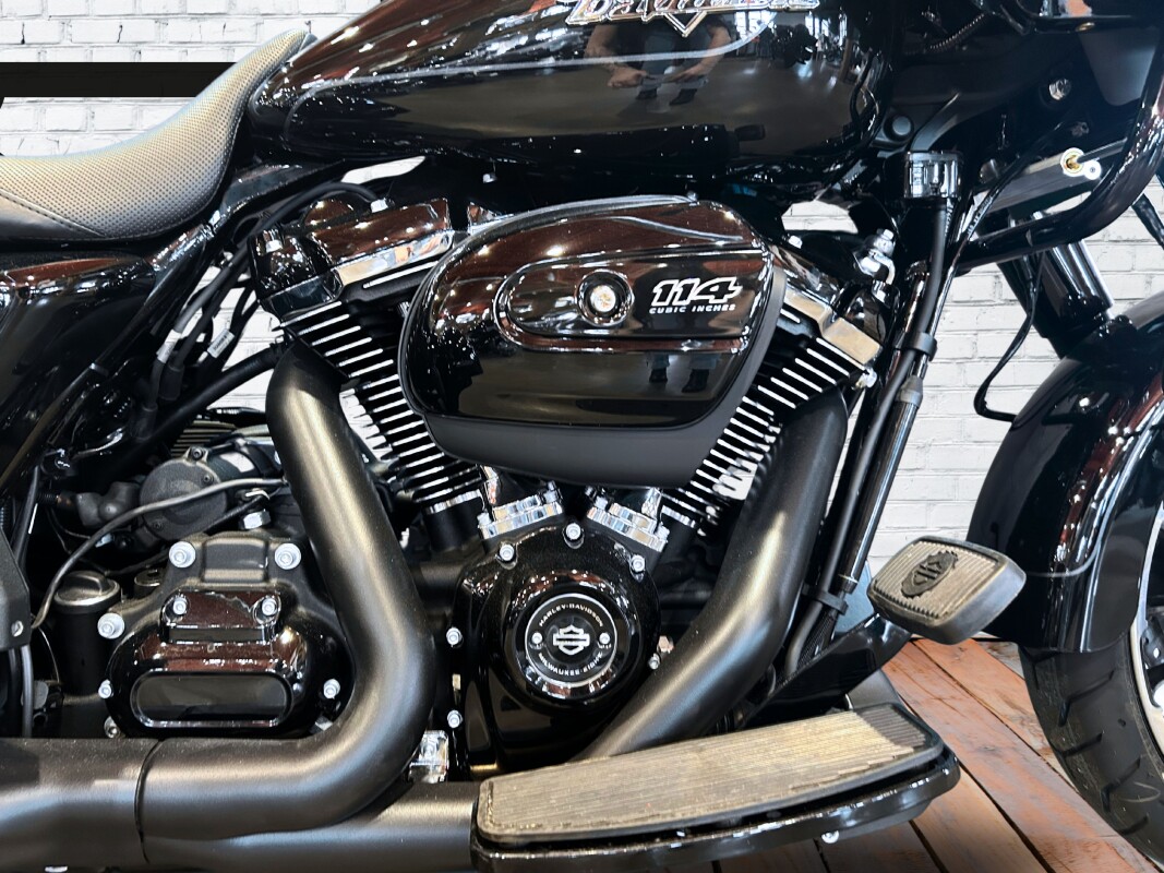 2024 Harley-Davidson Road Glide 3 Vivid Black – Black Finish - Photo 4