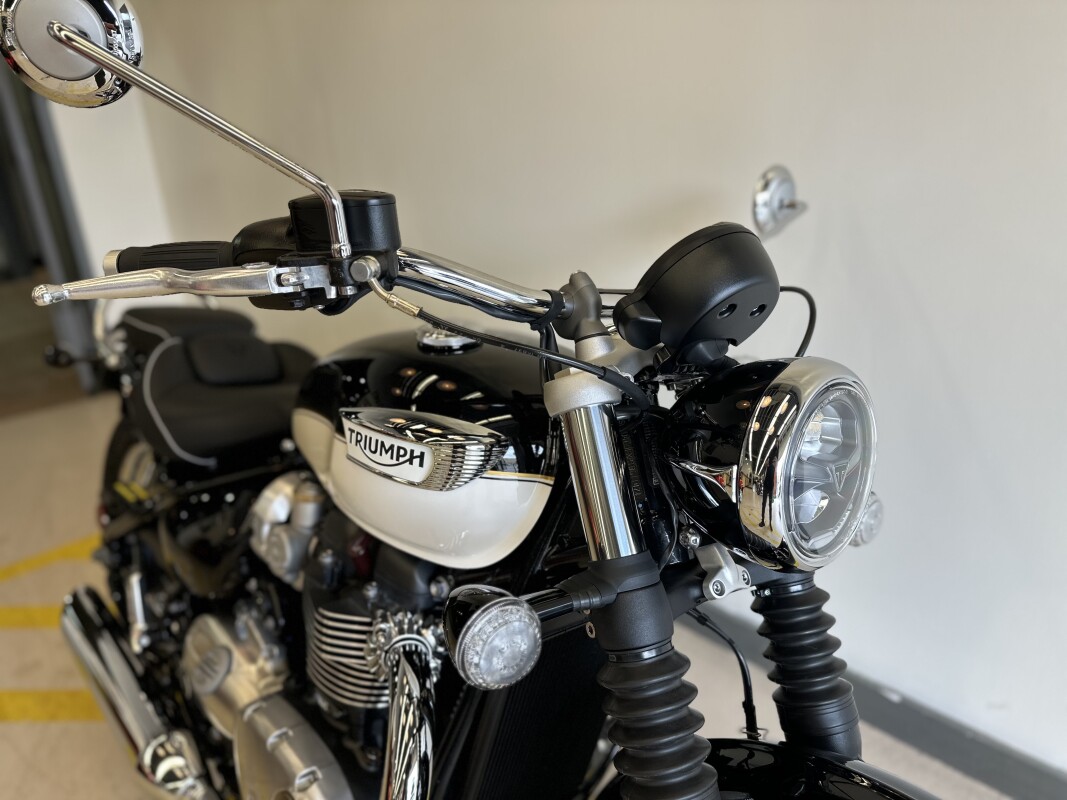 2023 Triumph Bonneville Speedmaster Sapphire Black / Fusion White - Photo 4