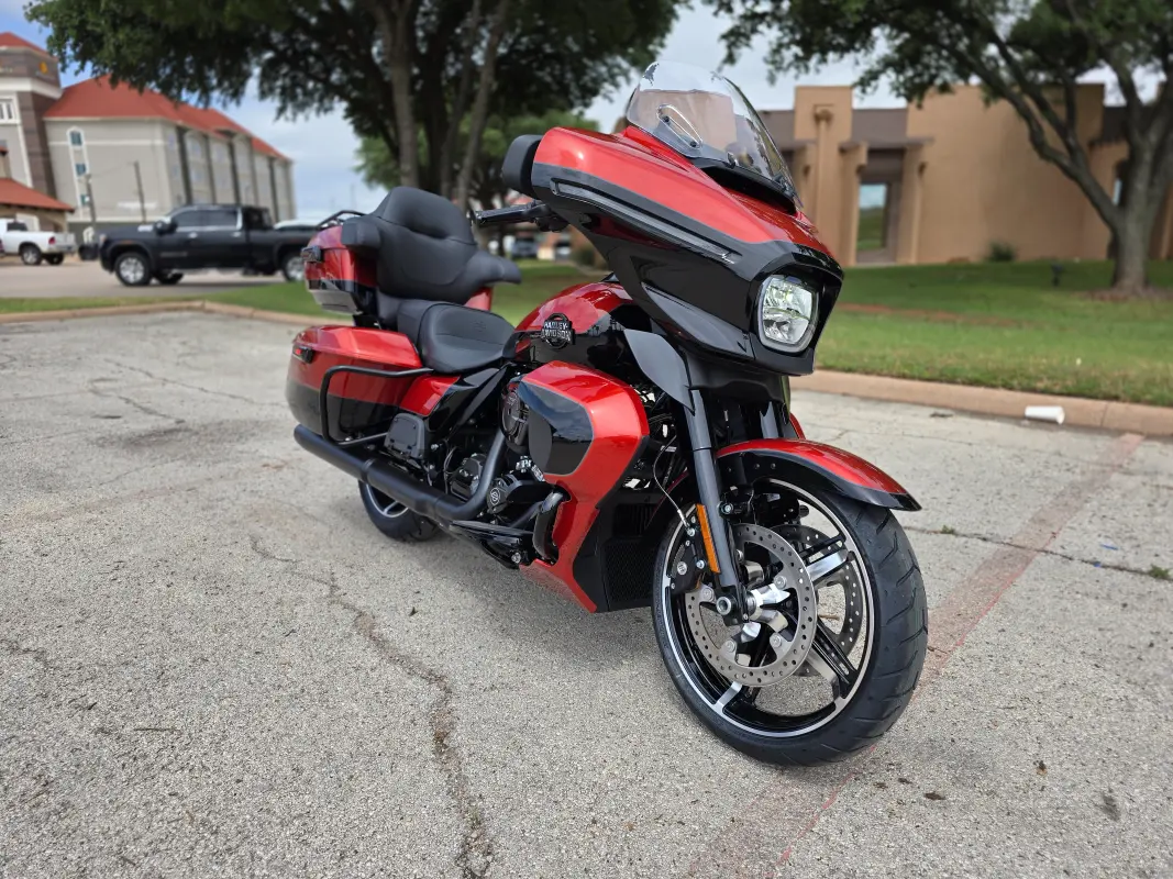 2025 Harley-Davidson Street Glide Ultra - Photo 2