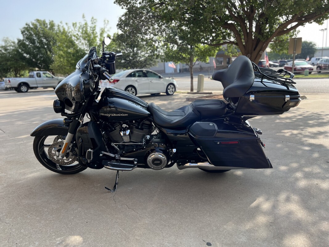 2017 Harley-Davidson CVO Street Glide Dark Slate Candy/Arctic Black with Co - Photo 5