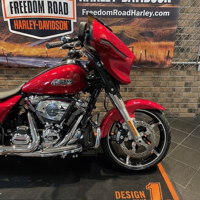 2025 Street Glide (FLHX) - Photo 7