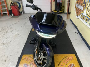 2025 Harley-Davidson<sup>®</sup> Road Glide® Mystic Shift - Black Finish thumb 2